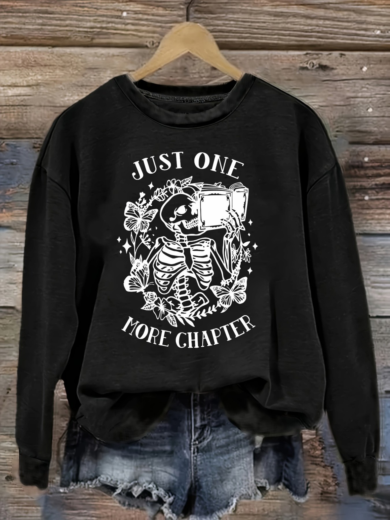Winter Clothing Design - เสื้อยืดแขนยาวคอกลมลำลองสำหรับผู้หญิง ลายโครงกระดูก 
