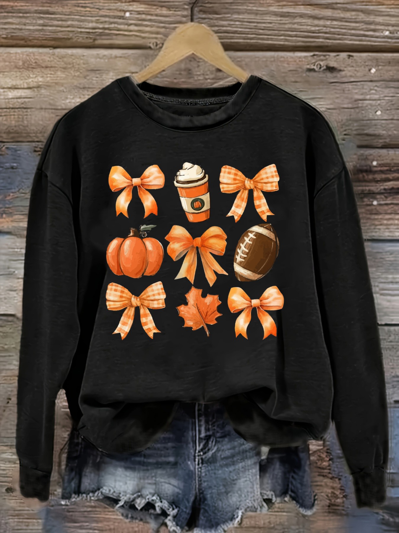 Winter Clothing Design - เสื้อยืดแขนยาวคอกลมลำลองสำหรับผู้หญิง ลายชามฟักทอง กาแฟ ใบไม้ และลูกฟุตบอล เสื้อผ้าผู้หญิงคอกลม