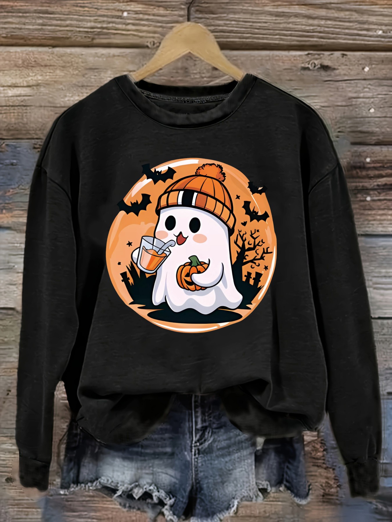 Winter Clothing Design - เสื้อยืดแขนยาวคอกลมลำลองสำหรับผู้หญิง ลายผีน่ารักถือแก้วน้ำฟักทอง เสื้อผ้าผู้หญิงคอกลม ซักเครื่องได้ ยืดหยุ่นเล็กน้อย ทรงหลวม