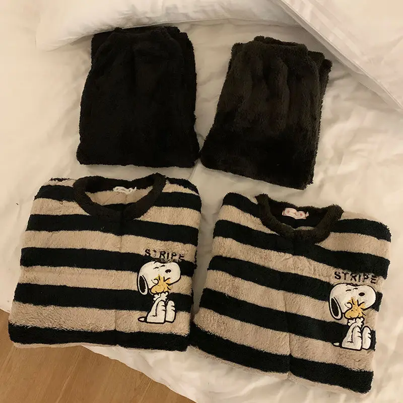 Winter Clothing Patterns - สนูปี้ชุดเสื้อใส่อยู่บ้านชุดนอนแบบอุ่นหนาปักลายสำหรับผู้ชายและผู้หญิงผ้ากำมะหยี่รูปการ์ตูนสุดสร้างสรรค์สำหรับฤดูใบไม้ร่วงและฤดูหนาว