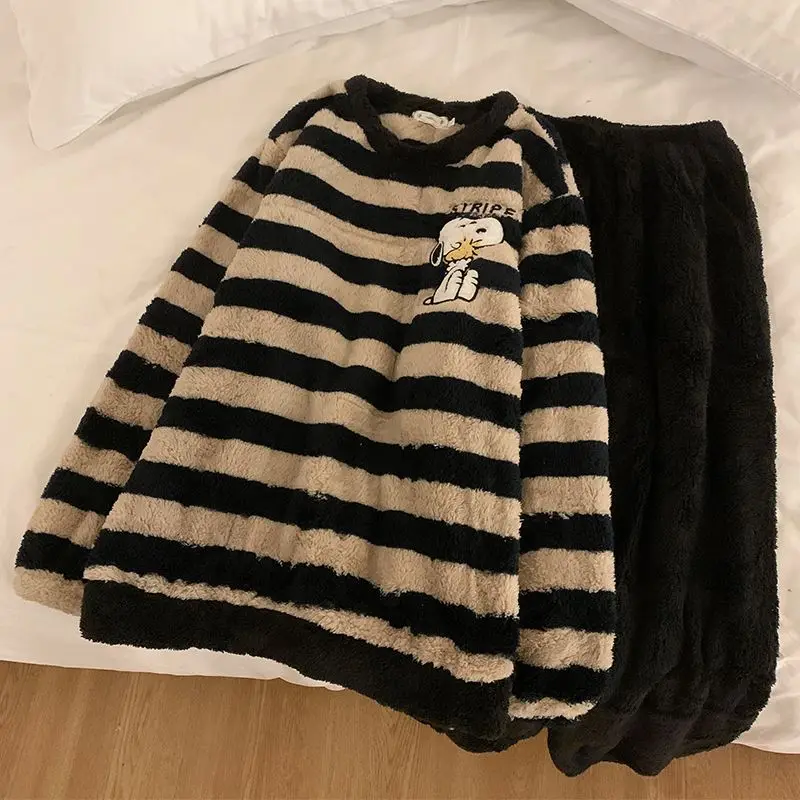 สนูปี้ชุดเสื้อใส่อยู่บ้านชุดนอ - Winter Clothing Patterns บทวิจารณ์และราคา