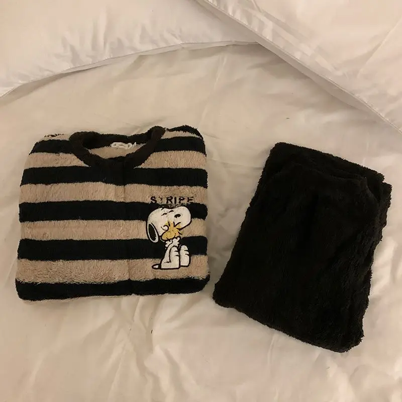สนูปี้ชุดเสื้อใส่อยู่บ้านชุดนอ - Winter Clothing Patterns บทวิจารณ์และราคา
